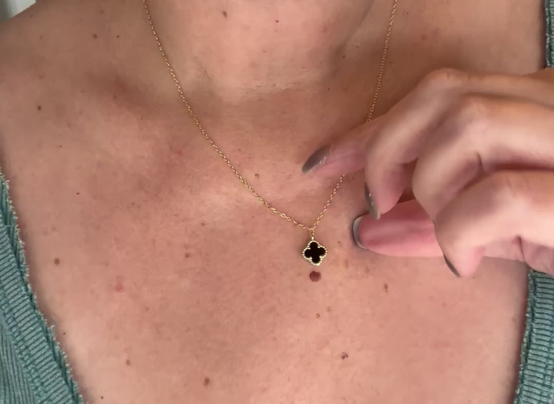 Mini Clover Pendant Necklace Gold